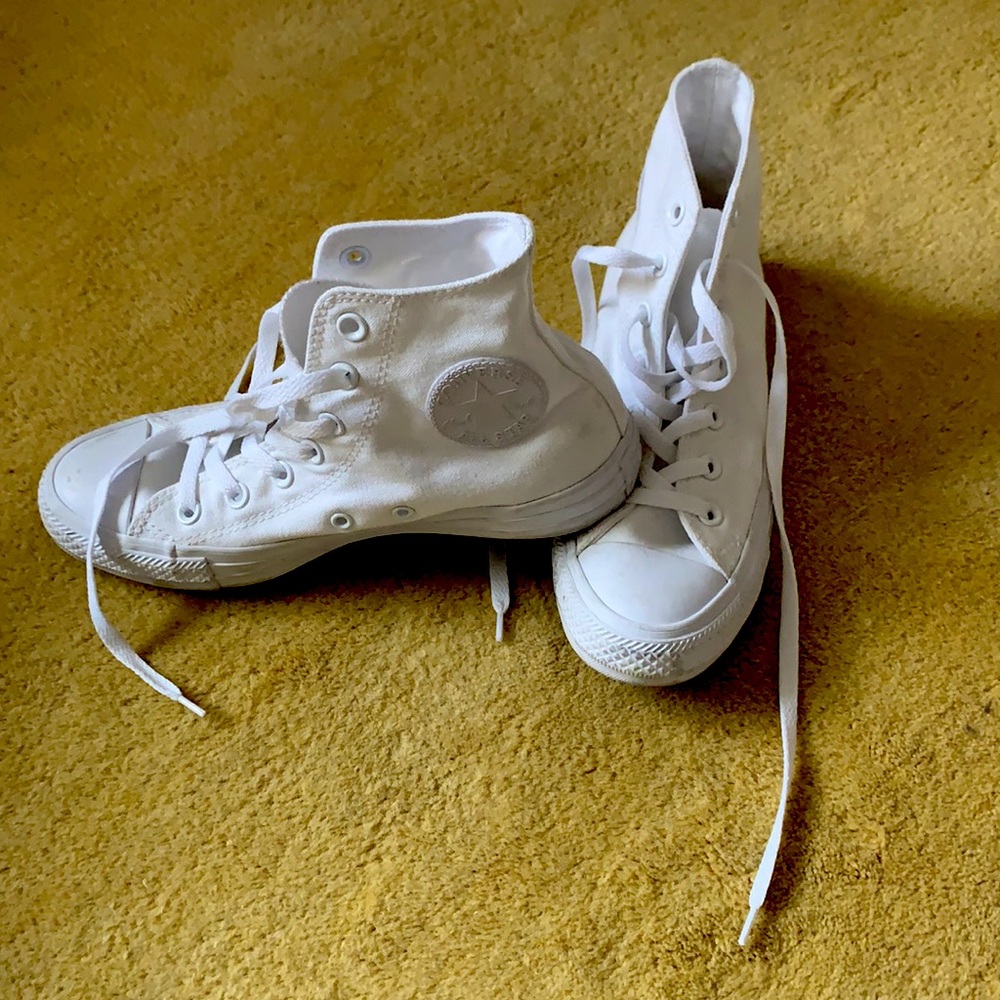 Converse white monochrome women’s 7.5 light wear